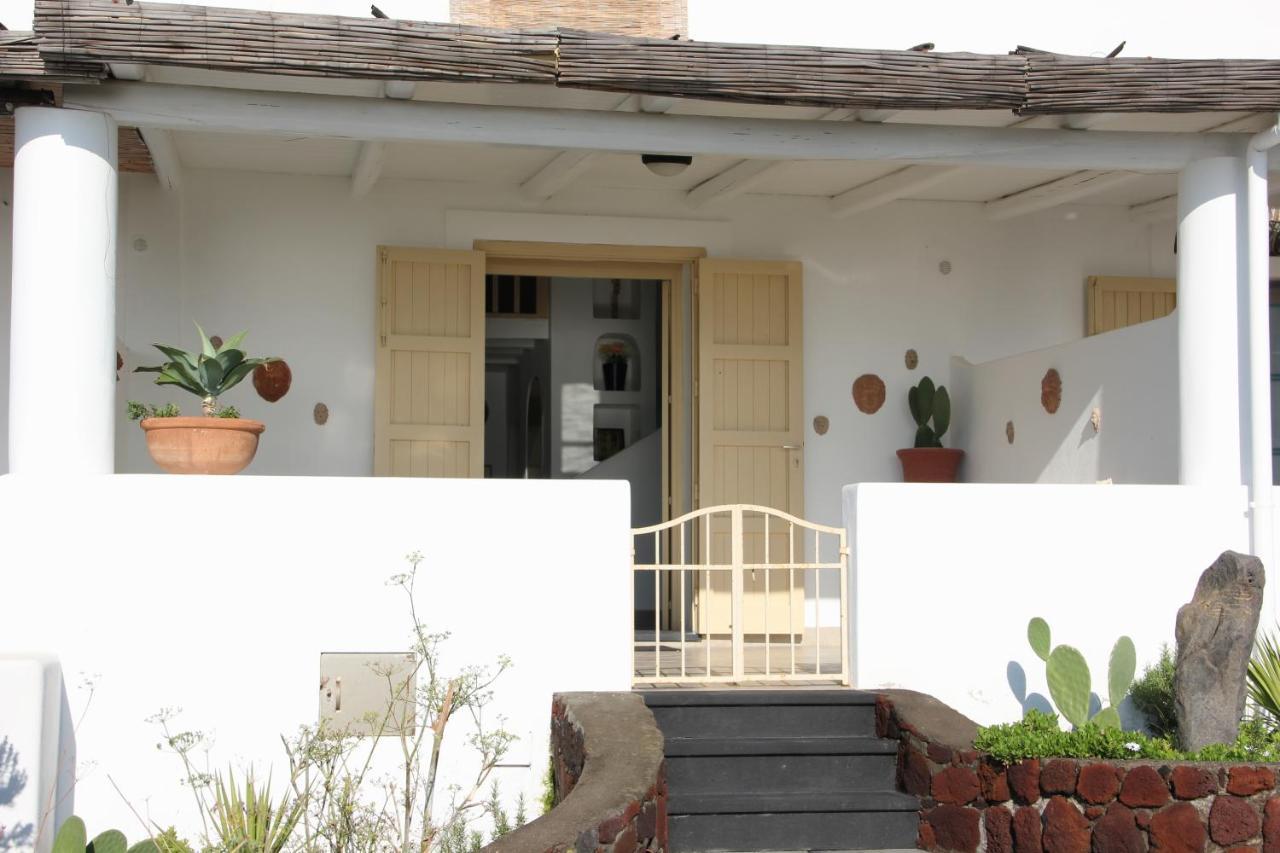 Villa Ginestra Sulla Spiaggia Di Estrómboli Exterior foto